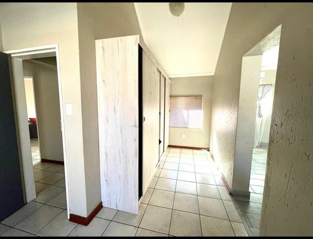 3 BEDROOM TOWNHOUSE FOR SALE IN BAILLIE PARK